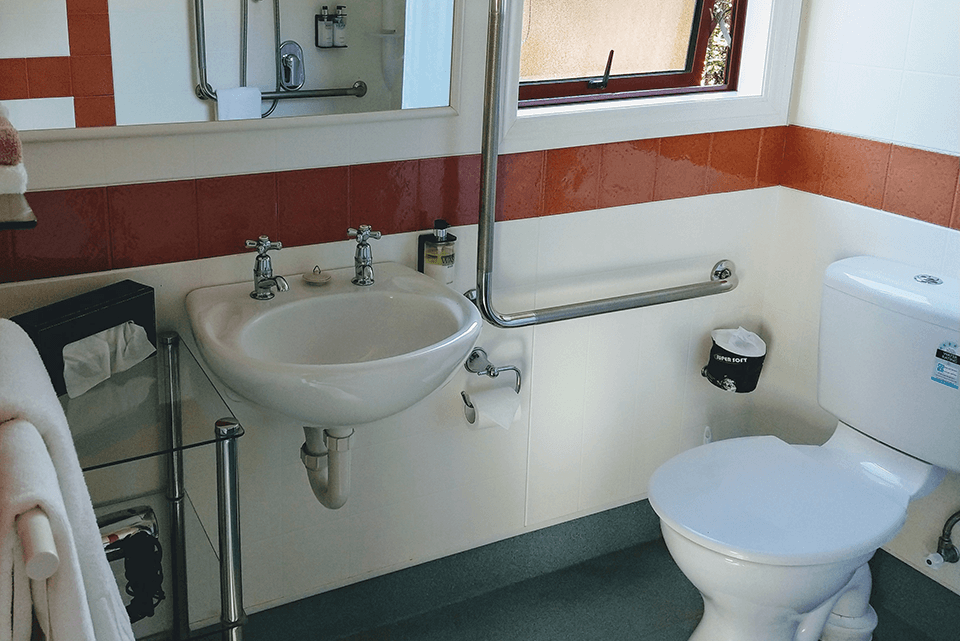 Red Tussock motel's accessible bathroom unit.